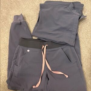 Figs Charcoal Scrub Set with Blush Drawstring